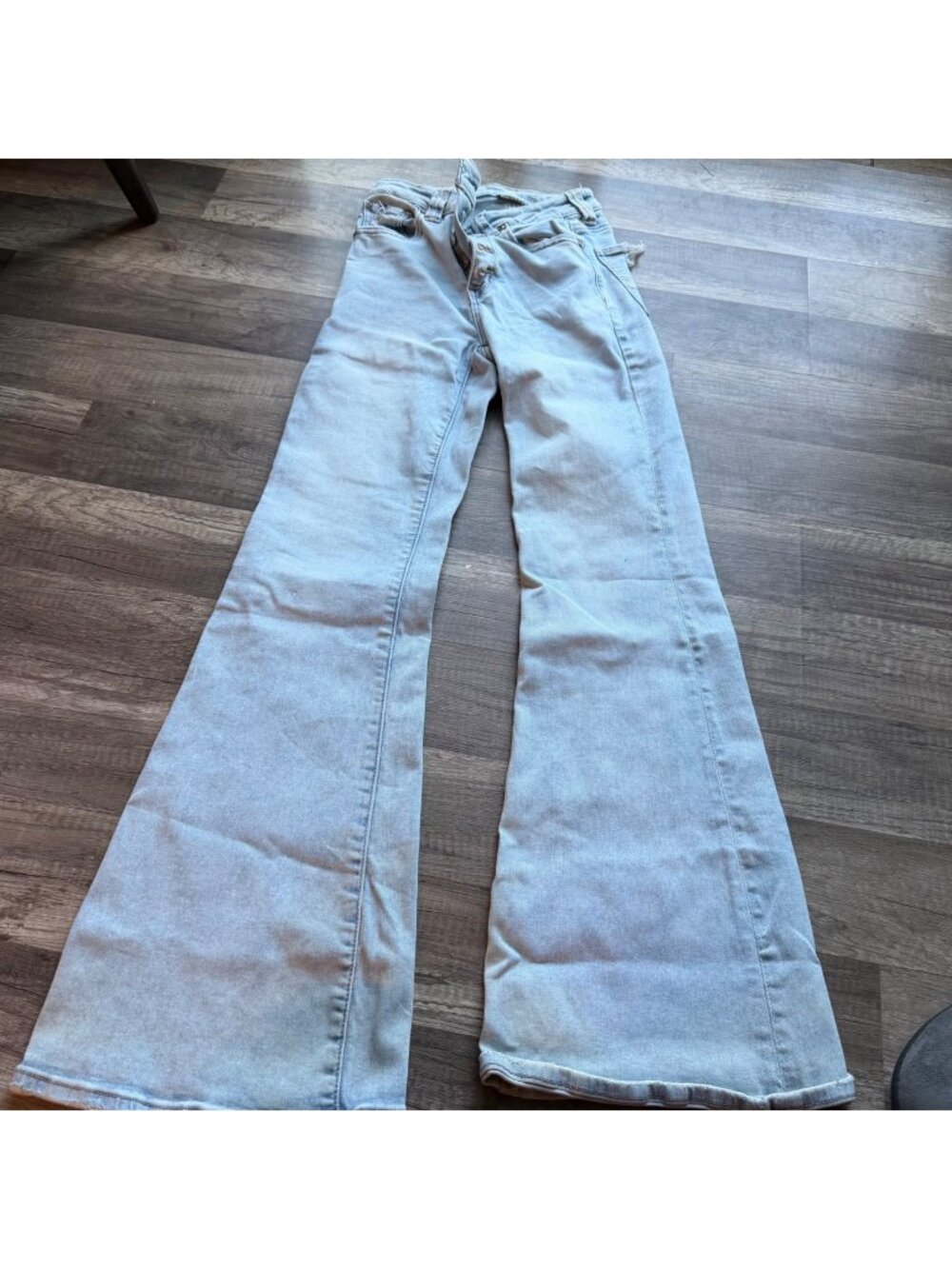 American Eagle Next Level Stretch Flared Light Wash Jeans Size 2 Regular